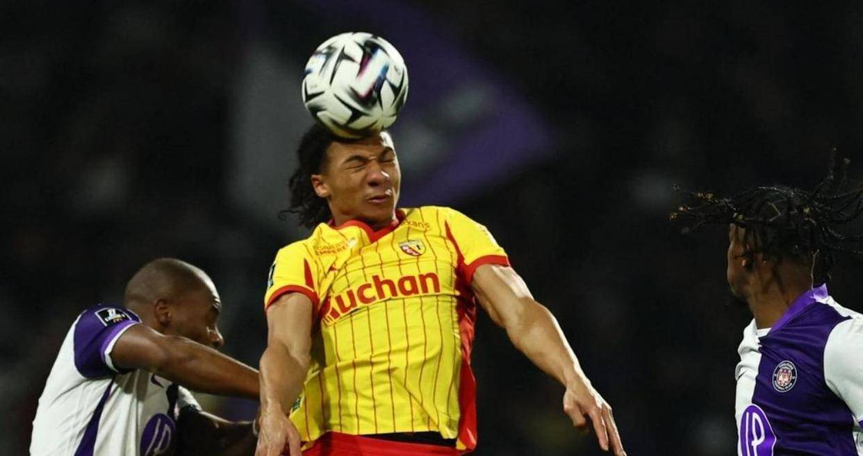 逆袭大黑马出炉：获得8连胜，碾压大巴黎，排名法甲稳居第一