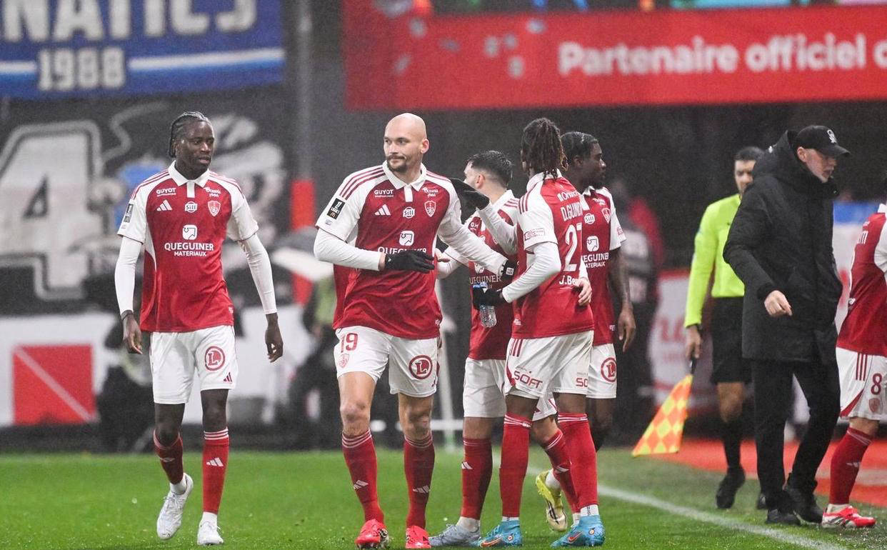 法甲最新积分榜揭秘：马赛爆冷负布雷斯特，排名格局生变